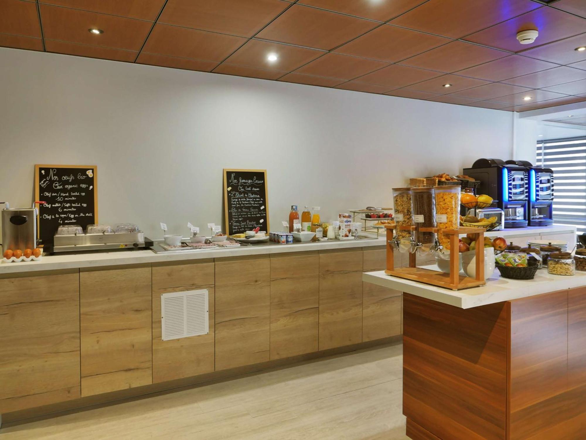 瓦伦斯维尔中庭酒店 瓦朗斯 外观 照片